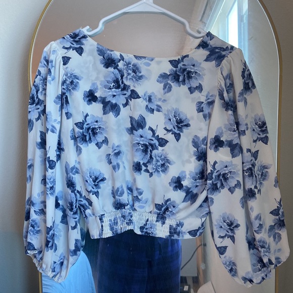 Abercrombie and Fitch Knot-front Puff Sleeve Top - Picture 2 of 6